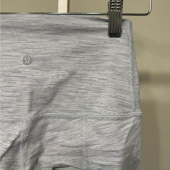 Lululemon sz 4 Gray Striped Leggings - Picture 1 of 5